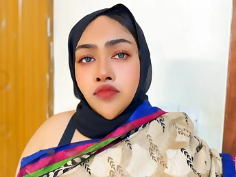 Desi wife gets her cock-squeezing cootchie boned by spouse's pal while hubby's away