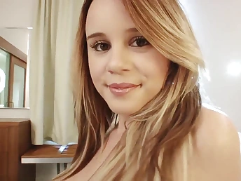 Pretty light-haired teen gives sloppy sucky-sucky