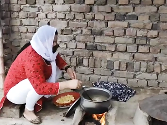 Desi Mom Khane Banay K Baad Phudi Marwa Li Spouse gets her honeypot slurped by her super-naughty step-step-brother