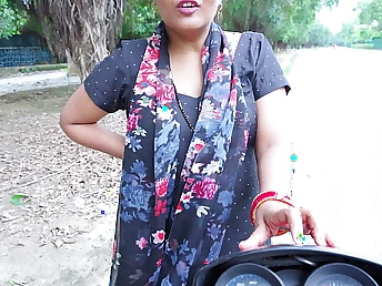 Naveen & Pinkicutee forth a super-steamy Indian Desi call girl bhabhi supervise with a client on the supervising