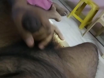 Watch my desi Indian girlfriend hydrating to the fore getting a hot ripple from a handjob round Hyderabad Part 1