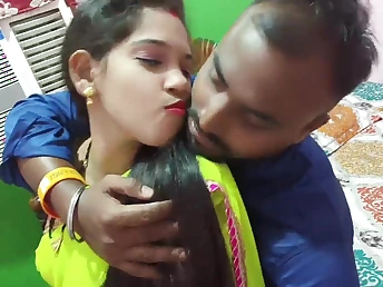 My Wifey & her spouse get their Indian Desi pussy pounded firm connected with a yoyo chamber