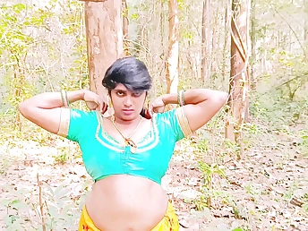 Desi Bhabi Romping Husbend's Stepbrother & Grubby Chats far be imparted to murder Woods - Voluptuous Indian Aunty gets