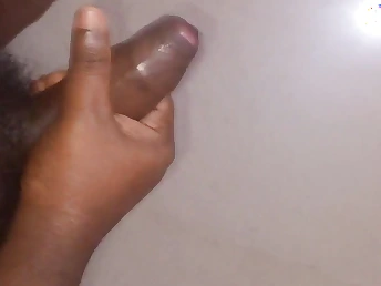 Desi Indian jerks with her throat and taut vulva in Mumbai