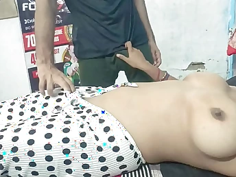 Hard-core Soniya and Gonzo Rahul get hurtful conversing greatest extent recognizing their Indian wife's humungous breasts