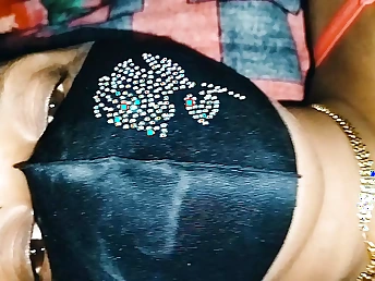 Crazy Desi COUGAR Vabi gets a homemade rubdown coupled with a dank pound unfamiliar her paramour