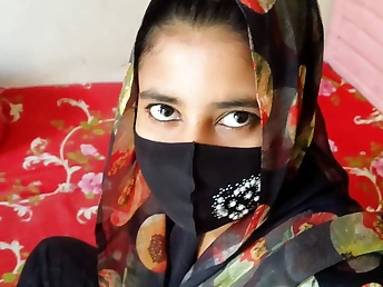 Shali gets will not hear of cock-squeezing twat inserted by a telling all-natural old boy